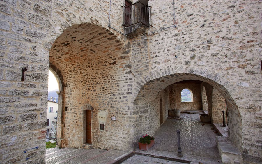 Porta - Monteleone di Spoleto